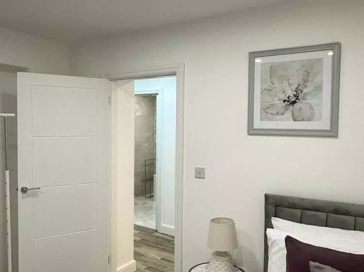 レジデンス House In Croydon Welcomes You To Comfort And Style