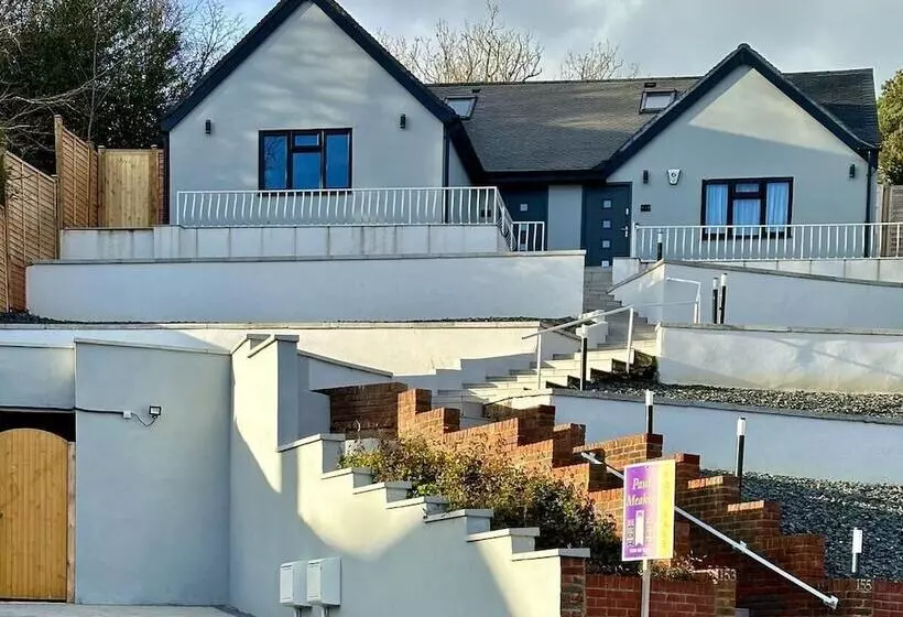 レジデンス House In Croydon Welcomes You To Comfort And Style