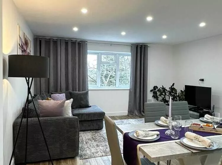 レジデンス House In Croydon Welcomes You To Comfort And Style