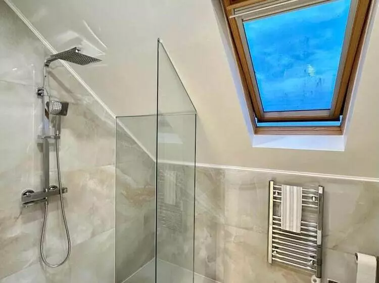 レジデンス House In Croydon Welcomes You To Comfort And Style