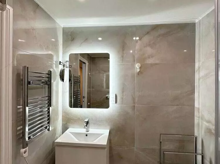 レジデンス House In Croydon Welcomes You To Comfort And Style