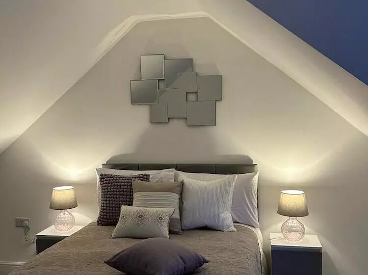 レジデンス House In Croydon Welcomes You To Comfort And Style