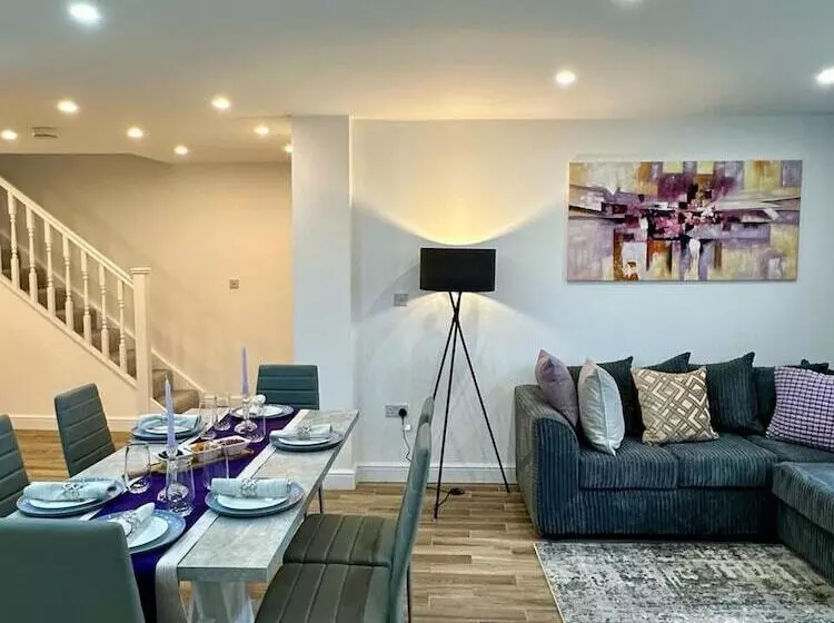 レジデンス House In Croydon Welcomes You To Comfort And Style