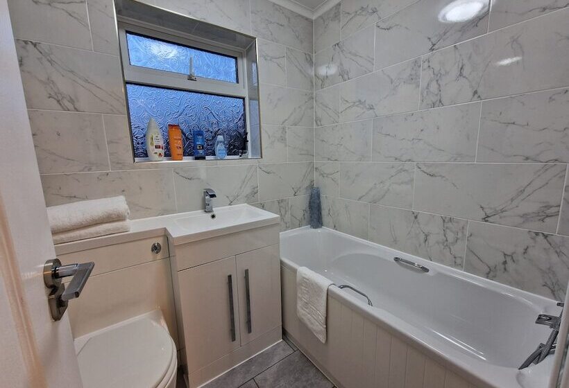 住所 Modern And Spacious 3 Bedrooms Family House