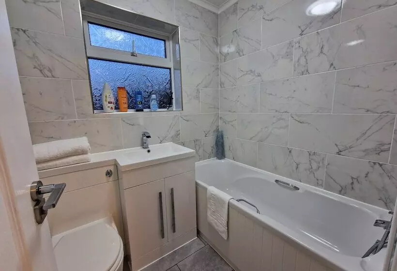 Residenssi Modern And Spacious 3 Bedrooms Family House