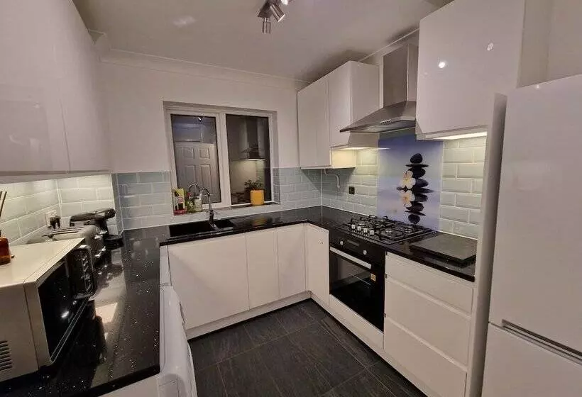 Residenssi Modern And Spacious 3 Bedrooms Family House