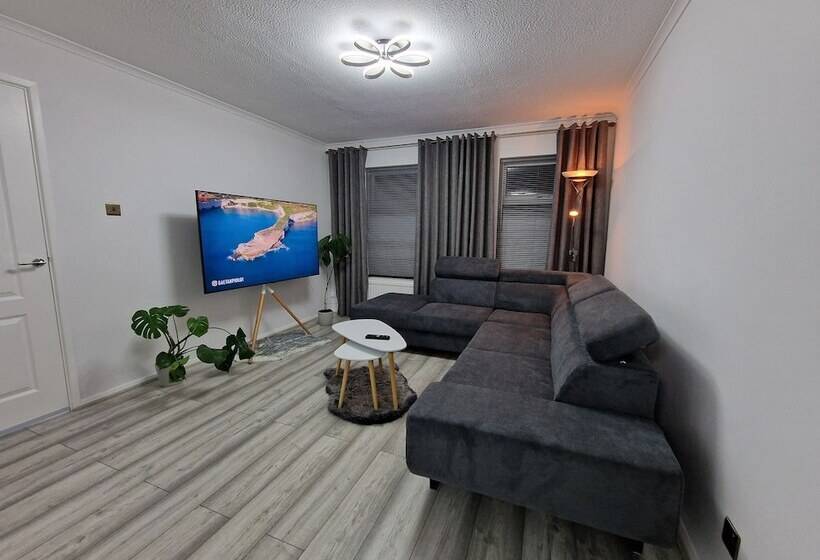 住所 Modern And Spacious 3 Bedrooms Family House