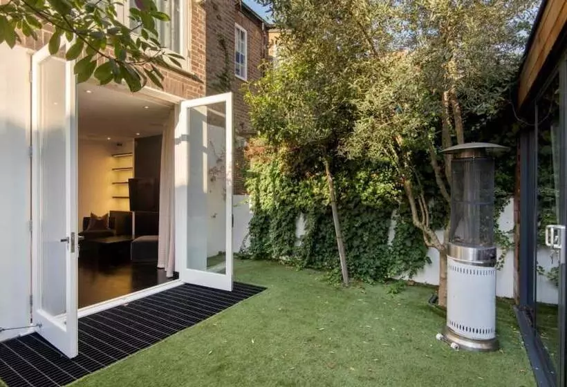 Residenssi Stunning 5 Bed House In London