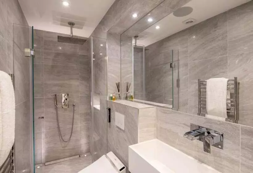 Residenssi Stunning 5 Bed House In London