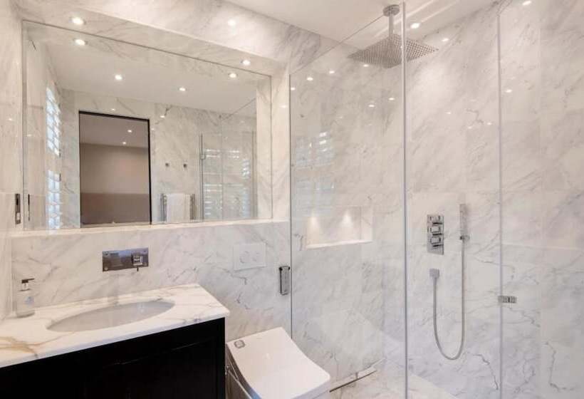 اقامتگاه Stunning 5 Bed House In London