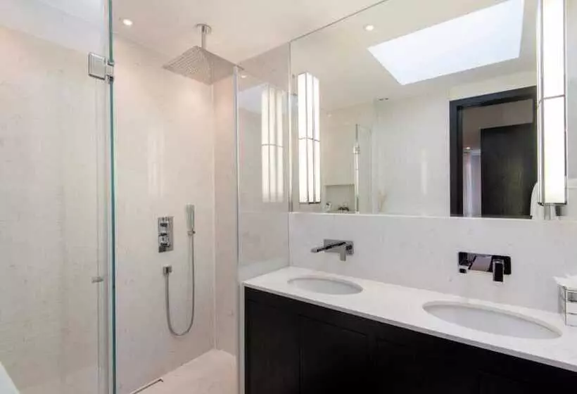 Residenssi Stunning 5 Bed House In London