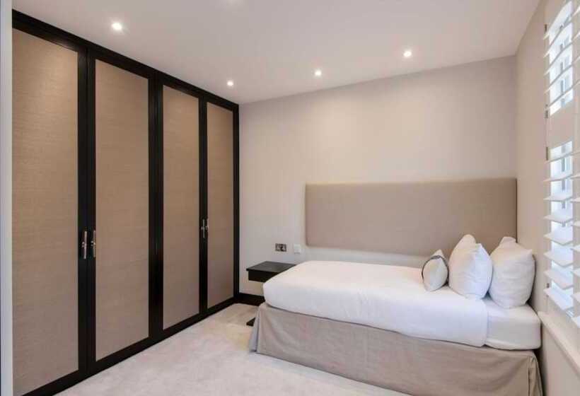 اقامتگاه Stunning 5 Bed House In London