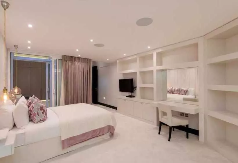 Residenssi Stunning 5 Bed House In London