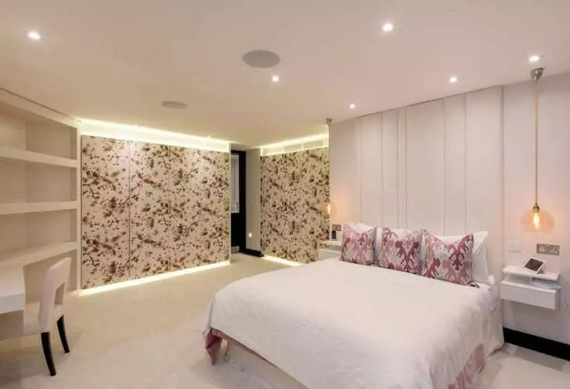 Residenssi Stunning 5 Bed House In London