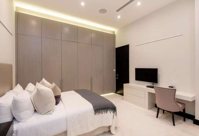 اقامتگاه Stunning 5 Bed House In London