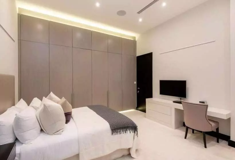 Residenssi Stunning 5 Bed House In London