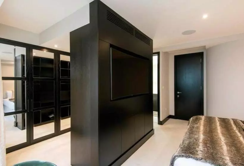 Residenssi Stunning 5 Bed House In London