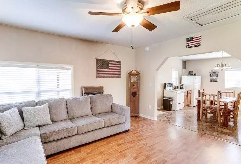 Serene Guion Cabin < 1 Mi To The White River!