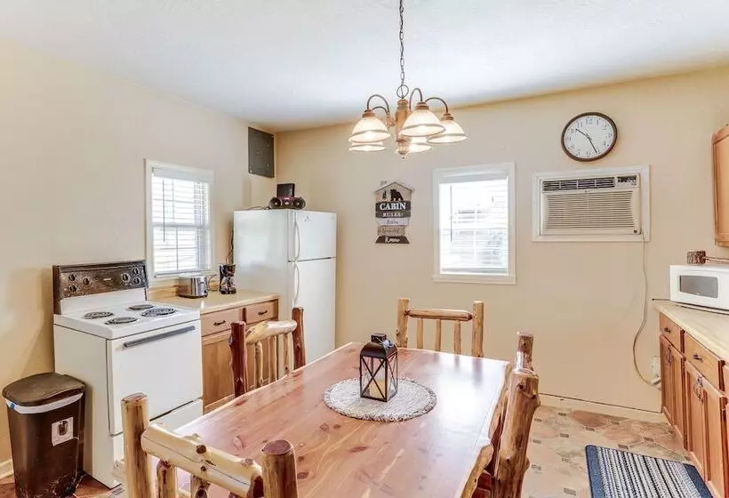 Serene Guion Cabin < 1 Mi To The White River!