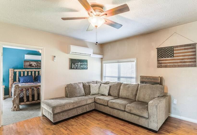 Serene Guion Cabin < 1 Mi To The White River!