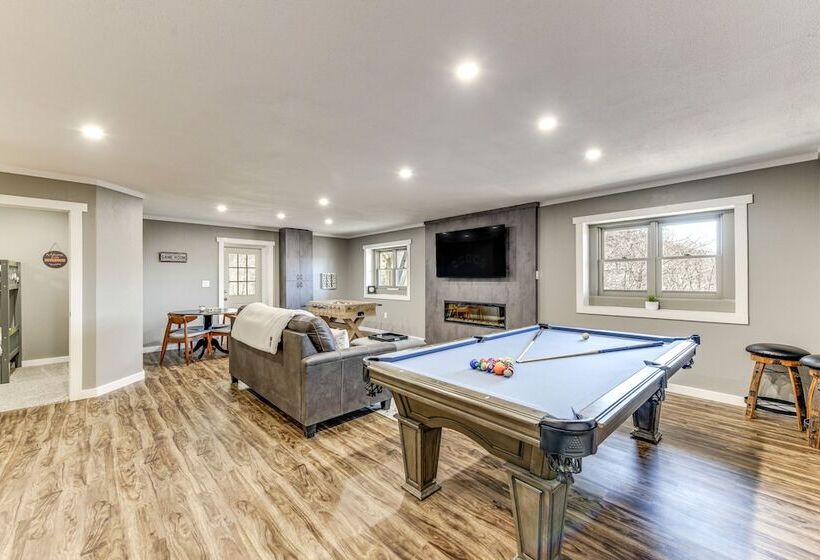 Spacious Maggie Valley Cabin W/ Waterfall On Site!