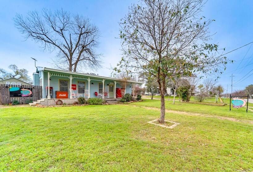 Fifties Diner Style Llano Home W/ Shared Fire Pit