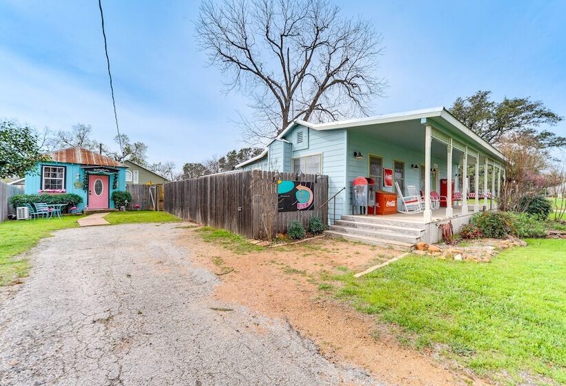 Fifties Diner Style Llano Home W/ Shared Fire Pit