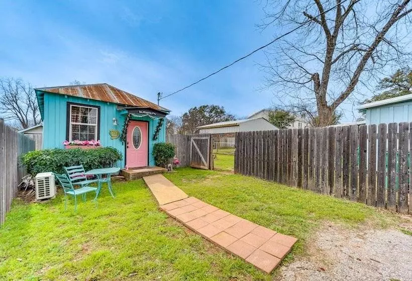 Fifties Diner Style Llano Home W/ Shared Fire Pit