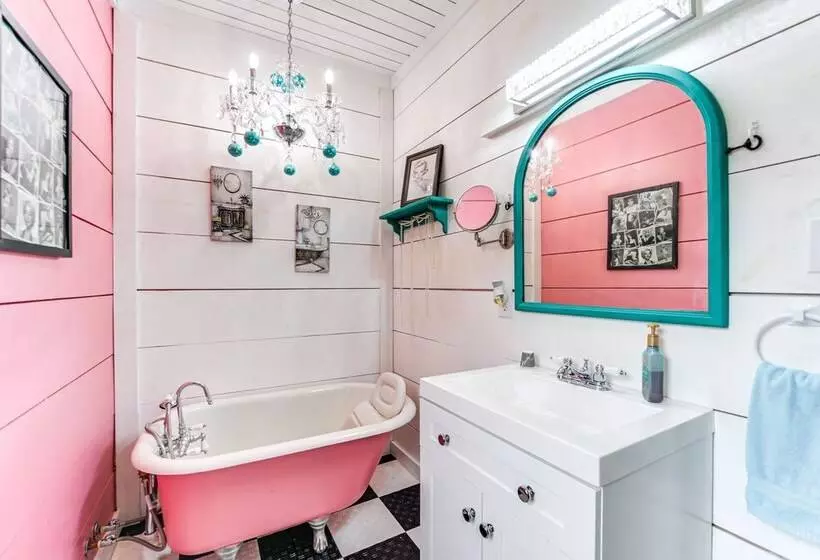 Fifties Diner Style Llano Home W/ Shared Fire Pit