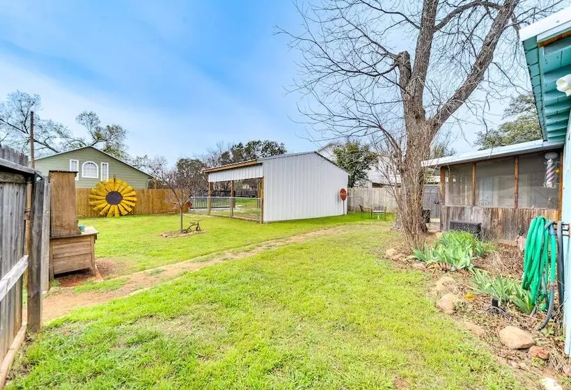 Fifties Diner Style Llano Home W/ Shared Fire Pit