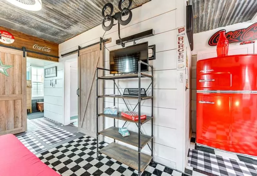 Fifties Diner Style Llano Home W/ Shared Fire Pit