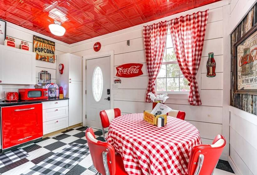 Fifties Diner Style Llano Home W/ Shared Fire Pit