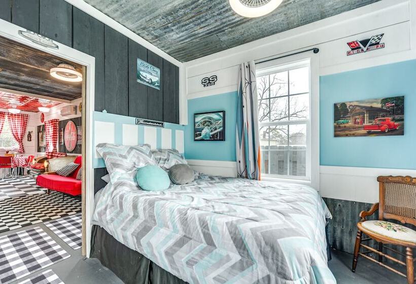 Fifties Diner Style Llano Home W/ Shared Fire Pit