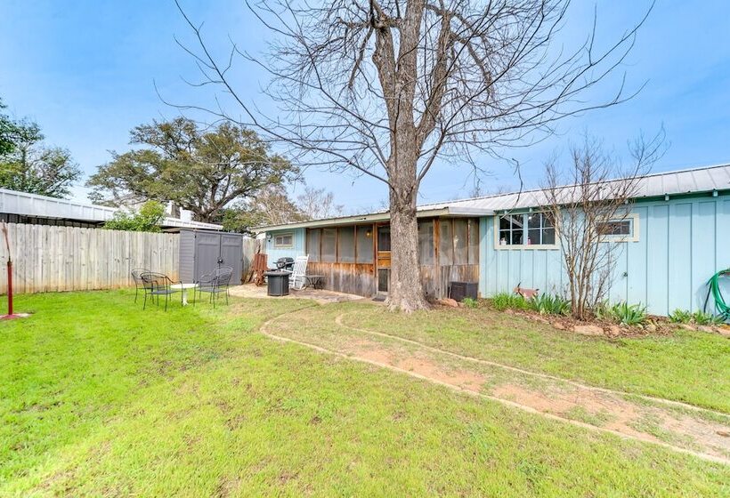 Fifties Diner Style Llano Home W/ Shared Fire Pit