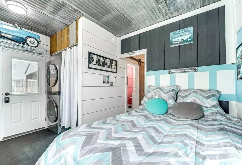 Fifties Diner Style Llano Home W/ Shared Fire Pit