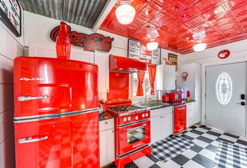 Fifties Diner Style Llano Home W/ Shared Fire Pit