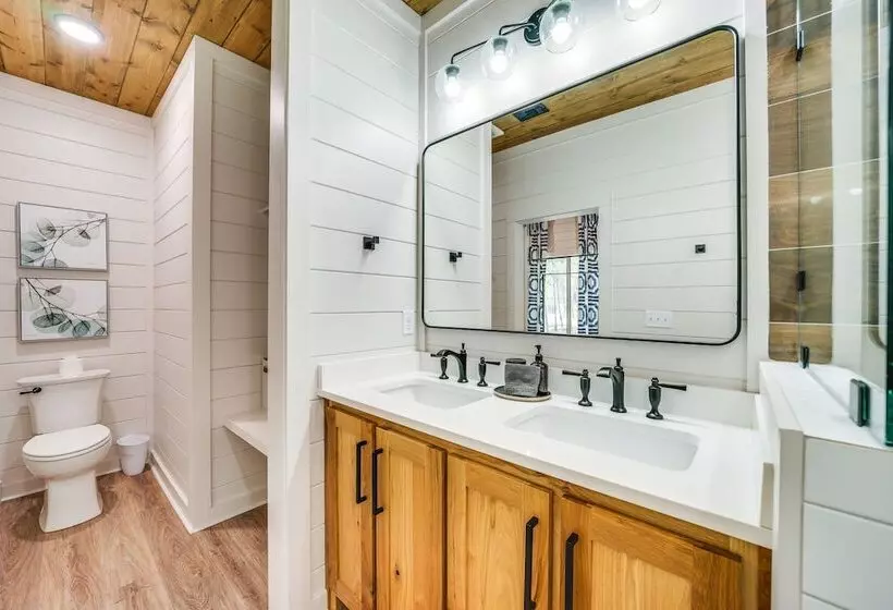 Chic Forest Hideaway In Broken Bow W/ Hot Tub