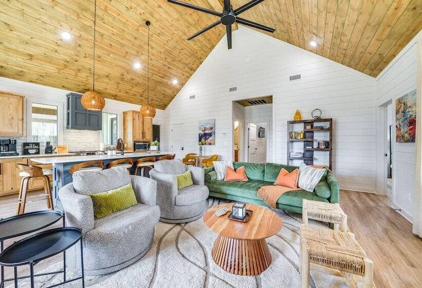 Chic Forest Hideaway In Broken Bow W/ Hot Tub