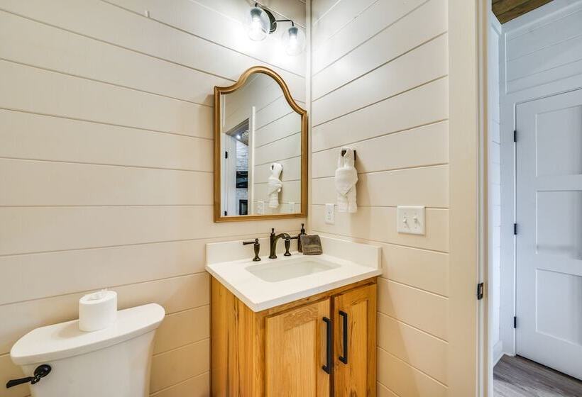 Chic Forest Hideaway In Broken Bow W/ Hot Tub