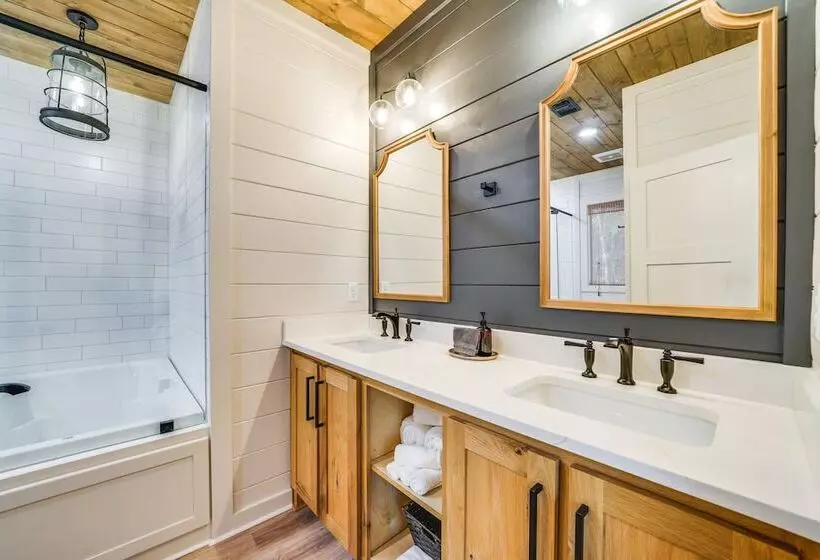 Chic Forest Hideaway In Broken Bow W/ Hot Tub