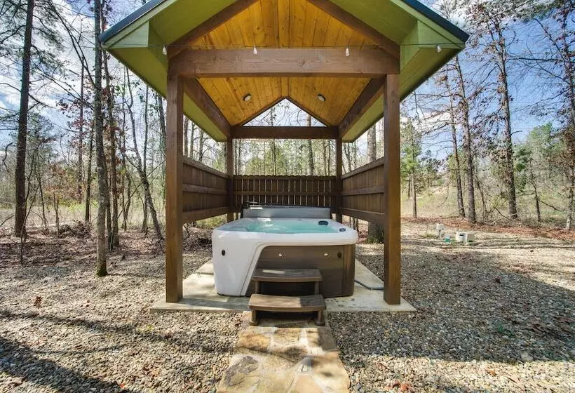 Chic Forest Hideaway In Broken Bow W/ Hot Tub