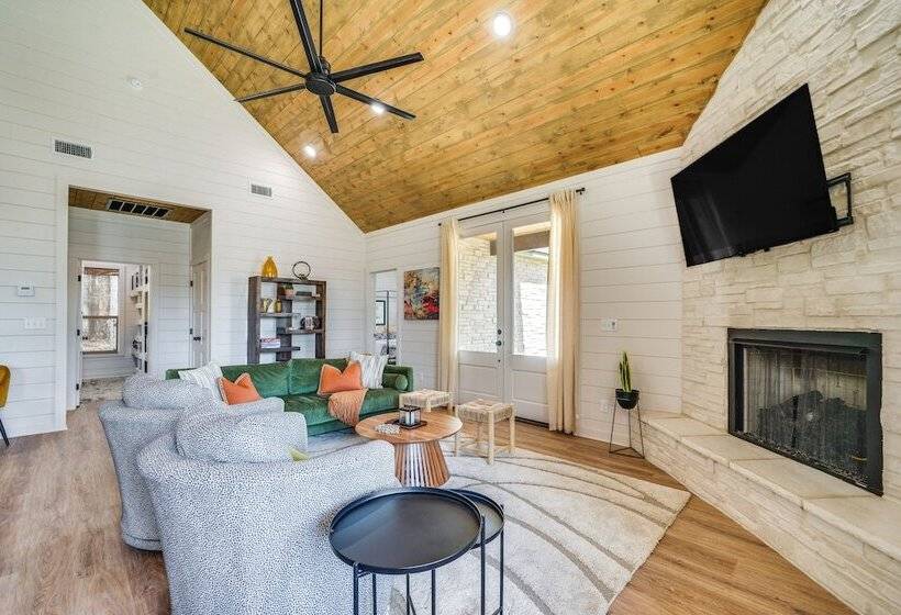 Chic Forest Hideaway In Broken Bow W/ Hot Tub