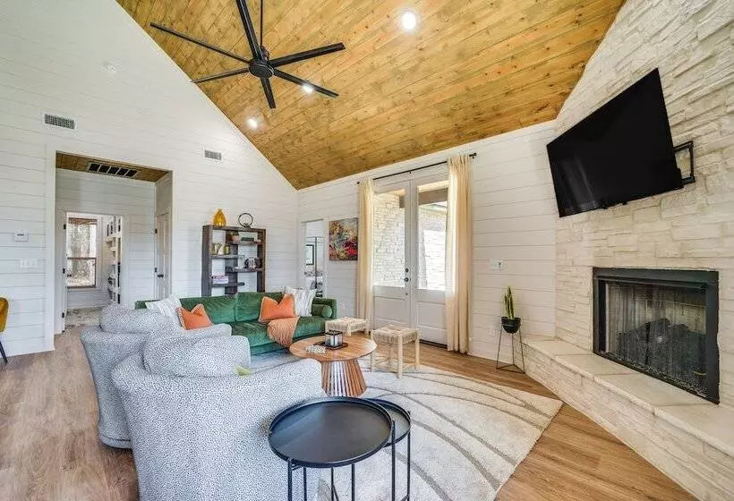 Chic Forest Hideaway In Broken Bow W/ Hot Tub