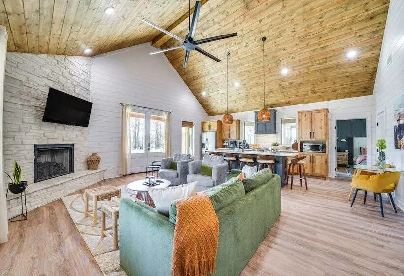 Chic Forest Hideaway In Broken Bow W/ Hot Tub