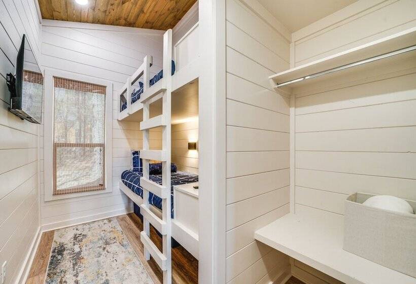 Chic Forest Hideaway In Broken Bow W/ Hot Tub