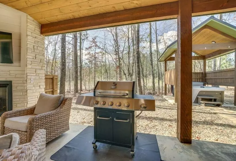 Chic Forest Hideaway In Broken Bow W/ Hot Tub