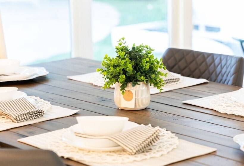 Forman By Avantstay Pool, Near Hollywood Studios