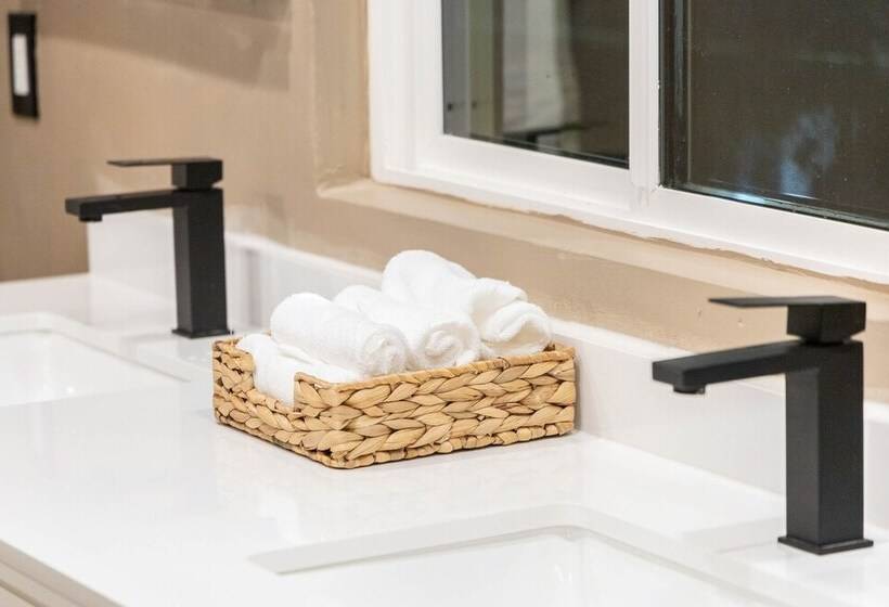 Forman By Avantstay Pool, Near Hollywood Studios