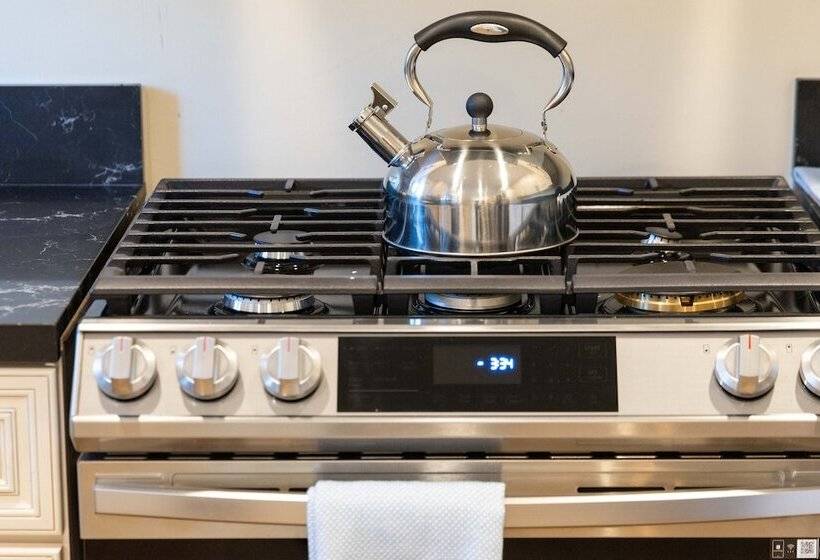 Forman By Avantstay Pool, Near Hollywood Studios