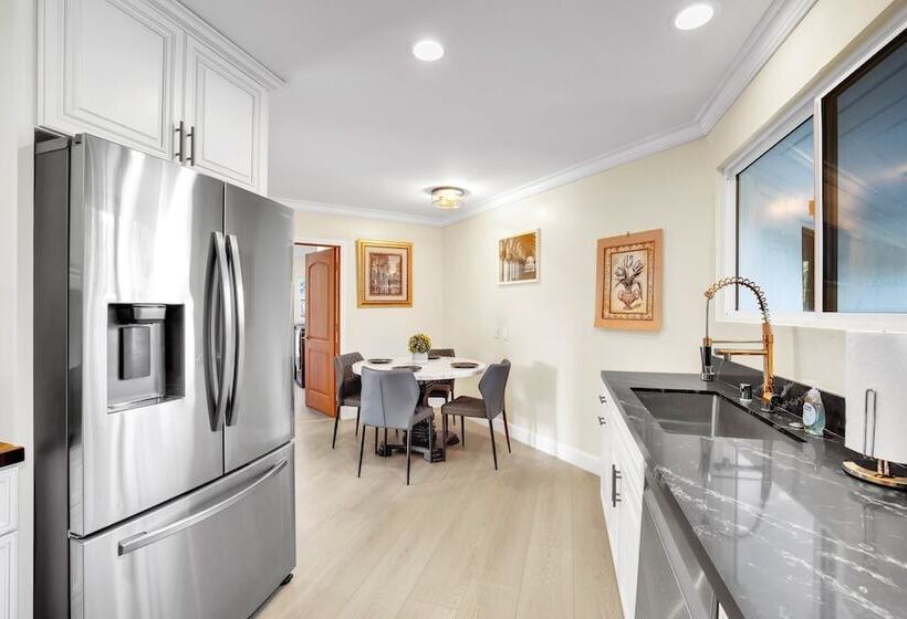 Forman By Avantstay Pool, Near Hollywood Studios